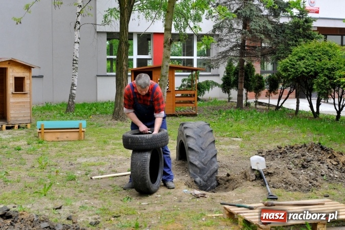 Zdjęcie w galerii na portalu naszraciborz.pl: Rodzicielska ekoakcja dla szkoły na Ostrogu wiadomości z regionu