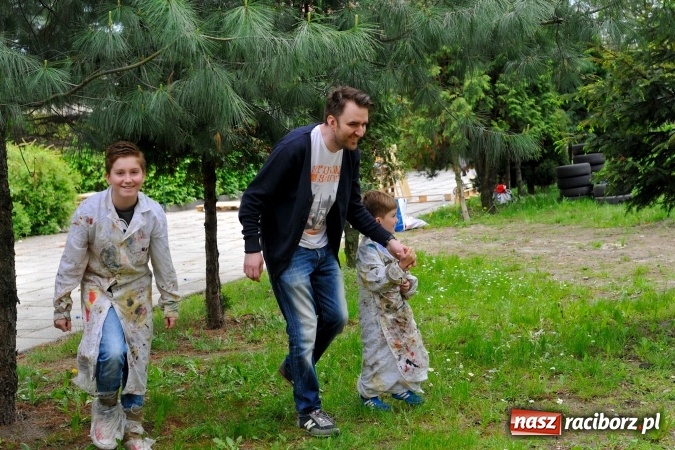 Zdjęcie w galerii na portalu naszraciborz.pl: Rodzicielska ekoakcja dla szkoły na Ostrogu wiadomości z regionu