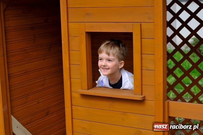 Zdjęcie w galerii na portalu naszraciborz.pl: Rodzicielska ekoakcja dla szkoły na Ostrogu wiadomości z regionu