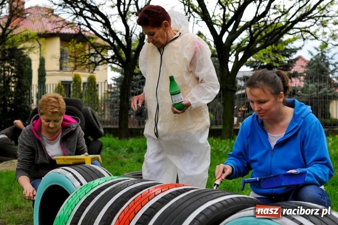 Zdjęcie w galerii na portalu naszraciborz.pl: Rodzicielska ekoakcja dla szkoły na Ostrogu wiadomości z regionu