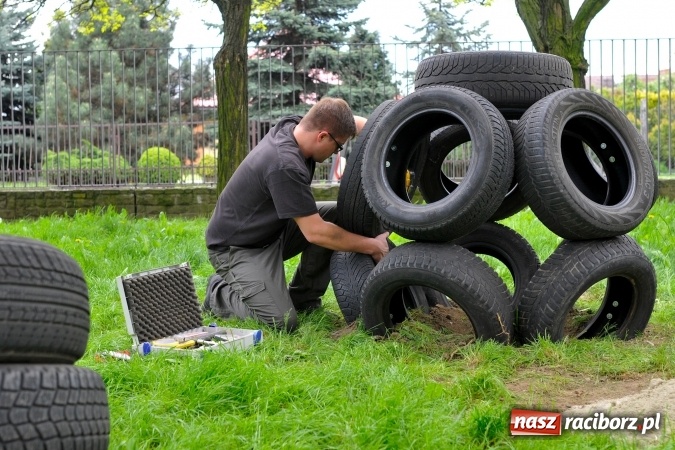 Zdjęcie w galerii na portalu naszraciborz.pl: Rodzicielska ekoakcja dla szkoły na Ostrogu wiadomości z regionu