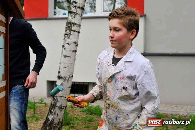 Zdjęcie w galerii na portalu naszraciborz.pl: Rodzicielska ekoakcja dla szkoły na Ostrogu wiadomości z regionu