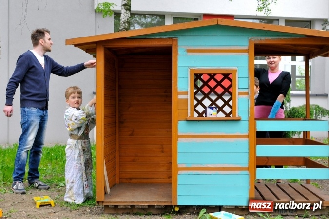 Zdjęcie w galerii na portalu naszraciborz.pl: Rodzicielska ekoakcja dla szkoły na Ostrogu wiadomości z regionu