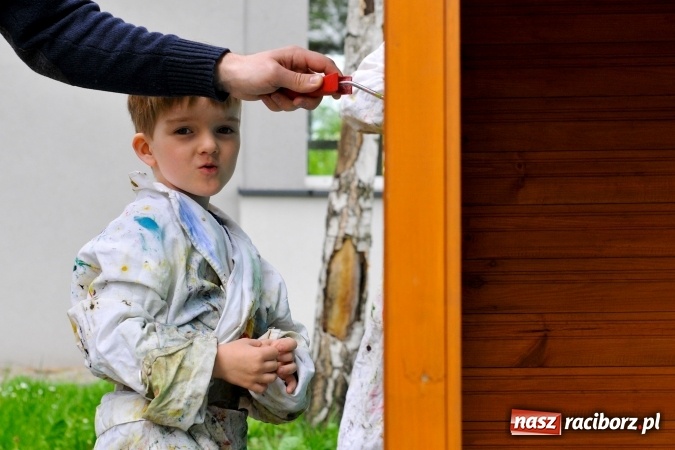 Zdjęcie w galerii na portalu naszraciborz.pl: Rodzicielska ekoakcja dla szkoły na Ostrogu wiadomości z regionu