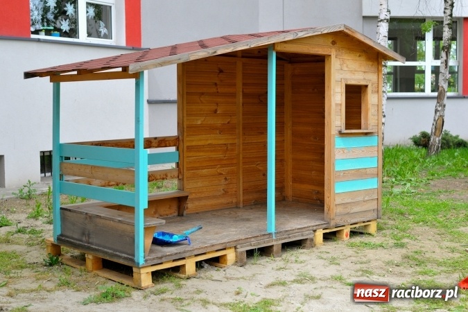 Zdjęcie w galerii na portalu naszraciborz.pl: Rodzicielska ekoakcja dla szkoły na Ostrogu wiadomości z regionu