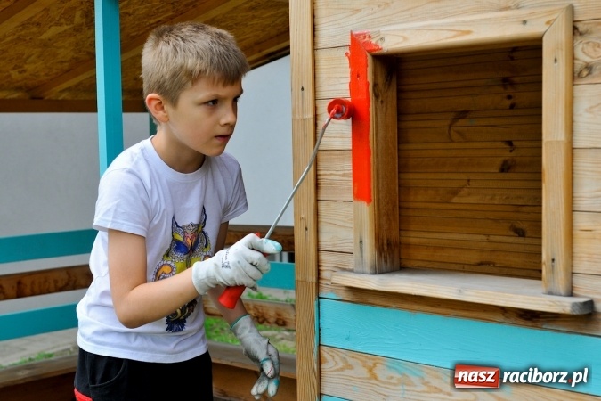 Zdjęcie w galerii na portalu naszraciborz.pl: Rodzicielska ekoakcja dla szkoły na Ostrogu wiadomości z regionu