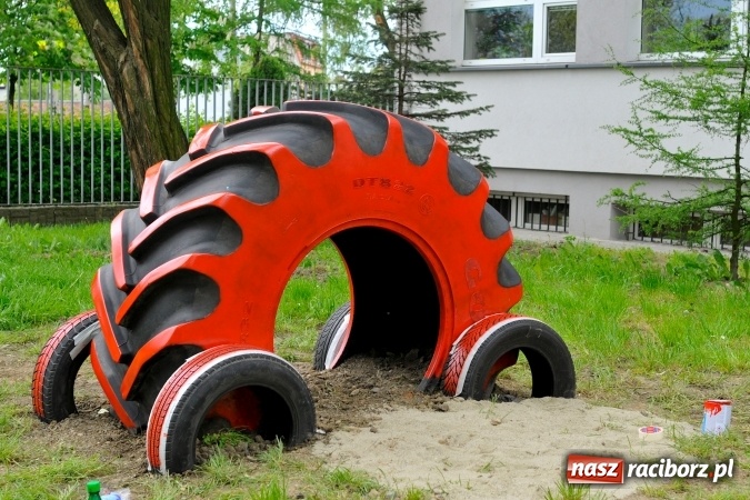 Zdjęcie w galerii na portalu naszraciborz.pl: Rodzicielska ekoakcja dla szkoły na Ostrogu wiadomości z regionu