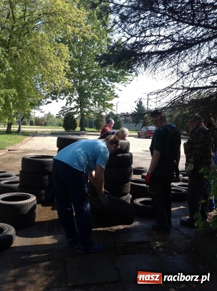 Zdjęcie w galerii na portalu naszraciborz.pl: Rodzicielska ekoakcja dla szkoły na Ostrogu wiadomości z regionu