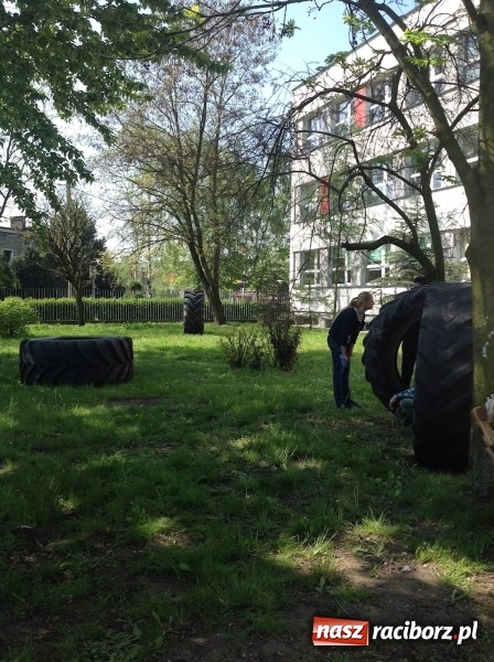 Zdjęcie w galerii na portalu naszraciborz.pl: Rodzicielska ekoakcja dla szkoły na Ostrogu wiadomości z regionu