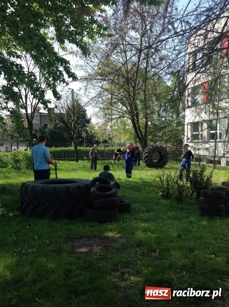 Zdjęcie w galerii na portalu naszraciborz.pl: Rodzicielska ekoakcja dla szkoły na Ostrogu wiadomości z regionu