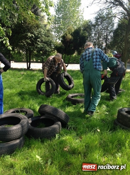 Zdjęcie w galerii na portalu naszraciborz.pl: Rodzicielska ekoakcja dla szkoły na Ostrogu wiadomości z regionu