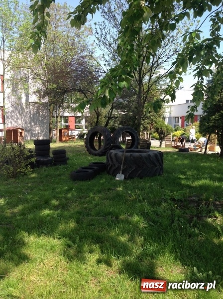 Zdjęcie w galerii na portalu naszraciborz.pl: Rodzicielska ekoakcja dla szkoły na Ostrogu wiadomości z regionu