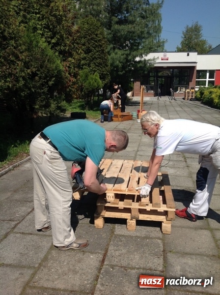 Zdjęcie w galerii na portalu naszraciborz.pl: Rodzicielska ekoakcja dla szkoły na Ostrogu wiadomości z regionu