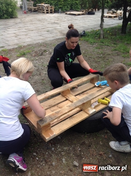 Zdjęcie w galerii na portalu naszraciborz.pl: Rodzicielska ekoakcja dla szkoły na Ostrogu wiadomości z regionu