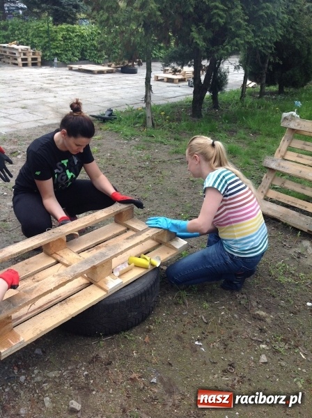 Zdjęcie w galerii na portalu naszraciborz.pl: Rodzicielska ekoakcja dla szkoły na Ostrogu wiadomości z regionu
