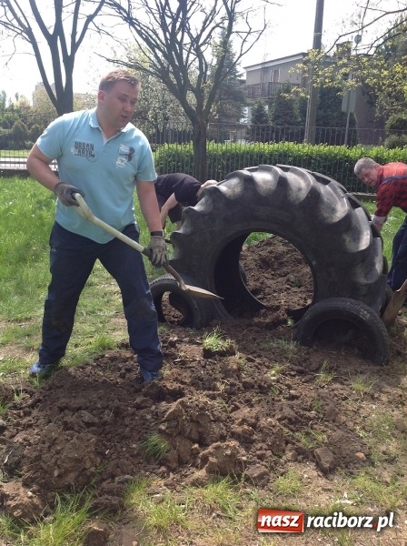 Zdjęcie w galerii na portalu naszraciborz.pl: Rodzicielska ekoakcja dla szkoły na Ostrogu wiadomości z regionu