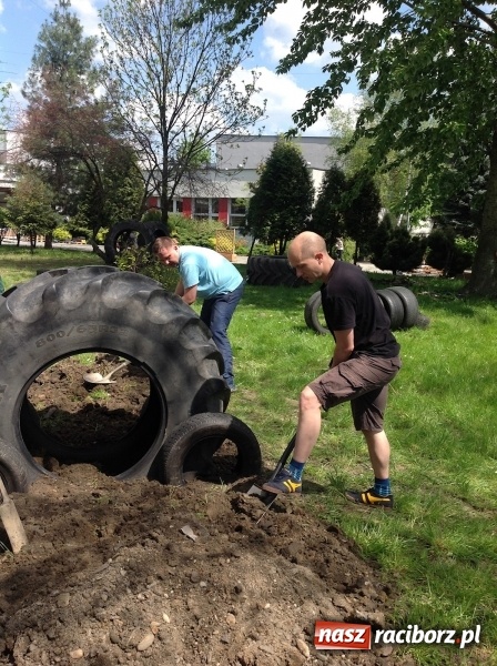 Zdjęcie w galerii na portalu naszraciborz.pl: Rodzicielska ekoakcja dla szkoły na Ostrogu wiadomości z regionu