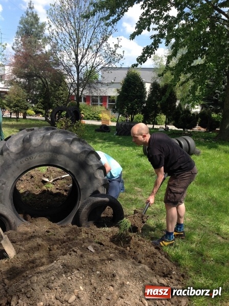 Zdjęcie w galerii na portalu naszraciborz.pl: Rodzicielska ekoakcja dla szkoły na Ostrogu wiadomości z regionu
