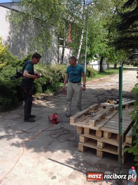 Zdjęcie w galerii na portalu naszraciborz.pl: Rodzicielska ekoakcja dla szkoły na Ostrogu wiadomości z regionu