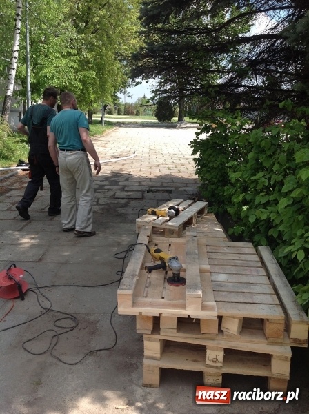 Zdjęcie w galerii na portalu naszraciborz.pl: Rodzicielska ekoakcja dla szkoły na Ostrogu wiadomości z regionu