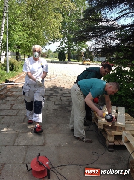 Zdjęcie w galerii na portalu naszraciborz.pl: Rodzicielska ekoakcja dla szkoły na Ostrogu wiadomości z regionu