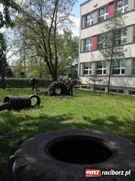 Zdjęcie w galerii na portalu naszraciborz.pl: Rodzicielska ekoakcja dla szkoły na Ostrogu wiadomości z regionu