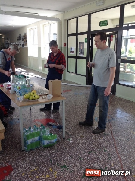 Zdjęcie w galerii na portalu naszraciborz.pl: Rodzicielska ekoakcja dla szkoły na Ostrogu wiadomości z regionu