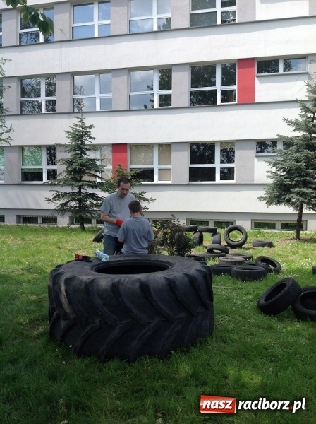 Zdjęcie w galerii na portalu naszraciborz.pl: Rodzicielska ekoakcja dla szkoły na Ostrogu wiadomości z regionu