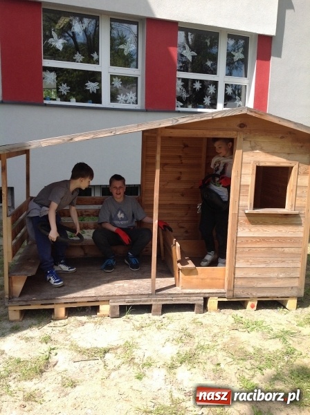 Zdjęcie w galerii na portalu naszraciborz.pl: Rodzicielska ekoakcja dla szkoły na Ostrogu wiadomości z regionu