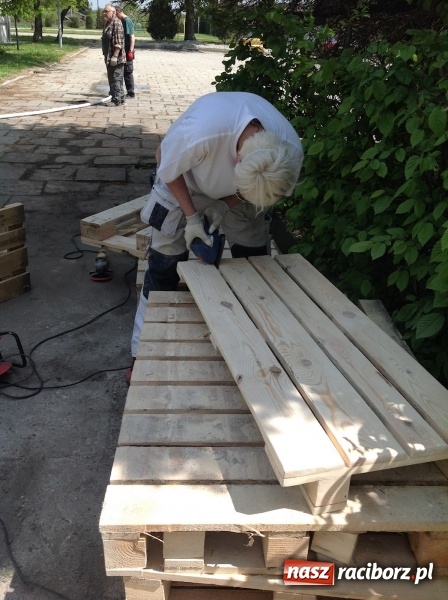 Zdjęcie w galerii na portalu naszraciborz.pl: Rodzicielska ekoakcja dla szkoły na Ostrogu wiadomości z regionu