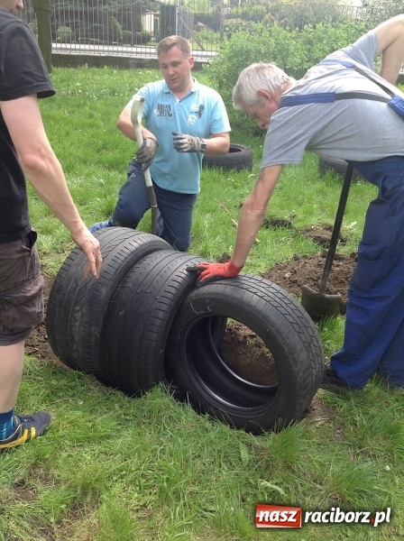 Zdjęcie w galerii na portalu naszraciborz.pl: Rodzicielska ekoakcja dla szkoły na Ostrogu wiadomości z regionu