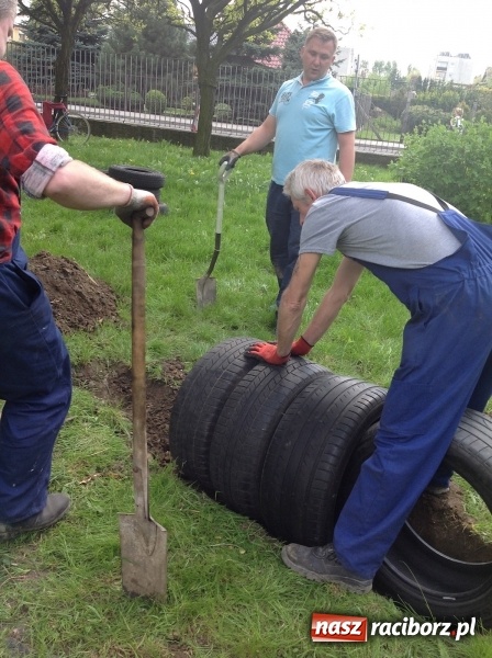 Zdjęcie w galerii na portalu naszraciborz.pl: Rodzicielska ekoakcja dla szkoły na Ostrogu wiadomości z regionu