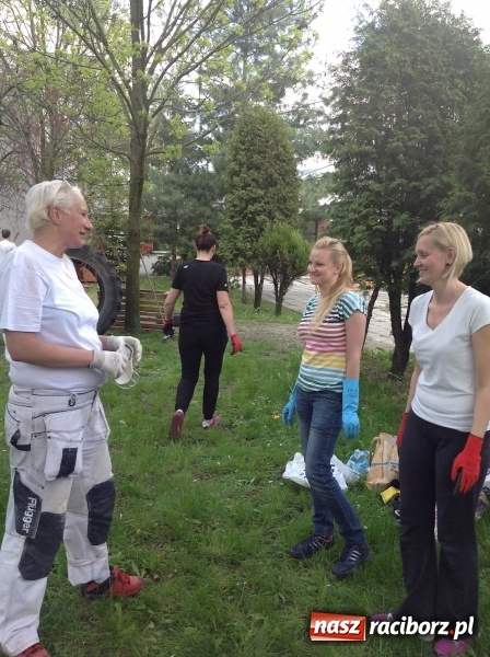 Zdjęcie w galerii na portalu naszraciborz.pl: Rodzicielska ekoakcja dla szkoły na Ostrogu wiadomości z regionu