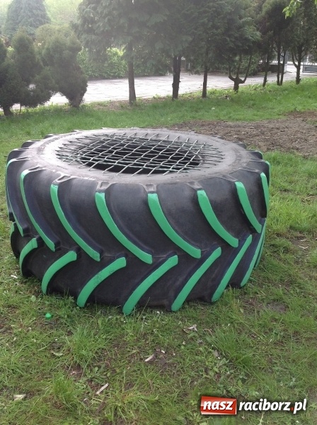 Zdjęcie w galerii na portalu naszraciborz.pl: Rodzicielska ekoakcja dla szkoły na Ostrogu wiadomości z regionu