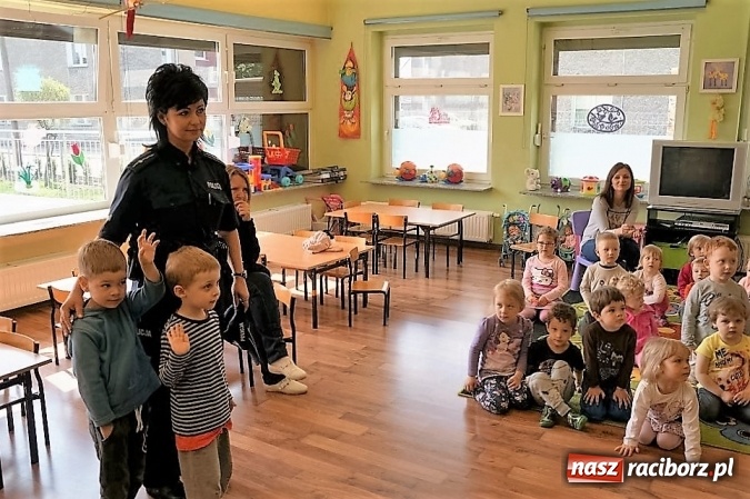 Zdjęcie w galerii na portalu naszraciborz.pl: Spotkania policjantów z przedszkolakami  wiadomości z regionu