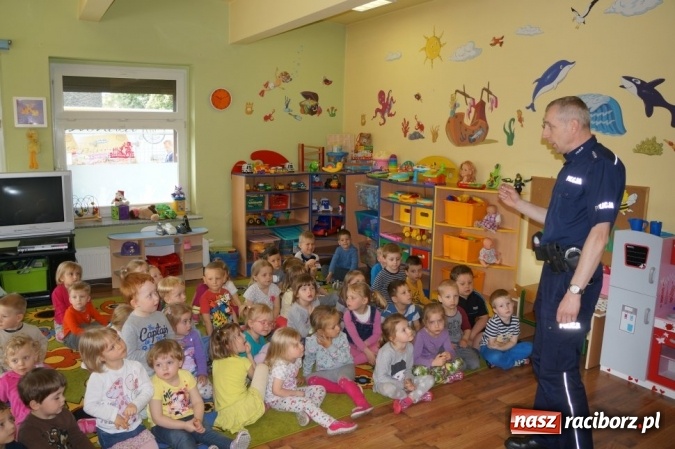 Zdjęcie w galerii na portalu naszraciborz.pl: Spotkania policjantów z przedszkolakami  wiadomości z regionu
