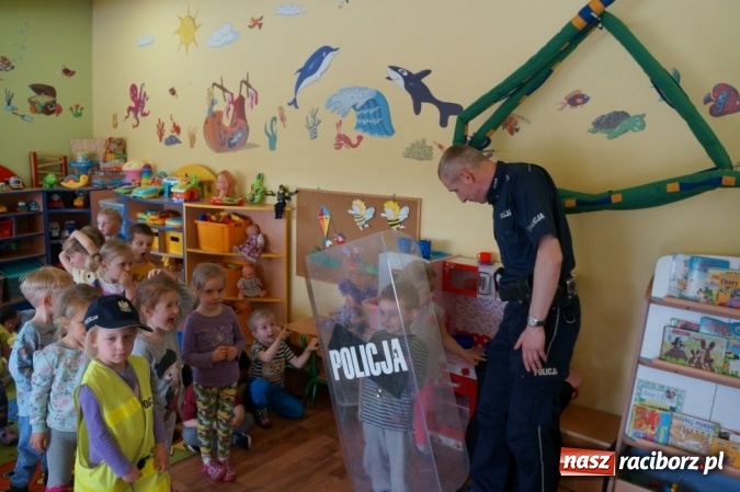 Zdjęcie w galerii na portalu naszraciborz.pl: Spotkania policjantów z przedszkolakami  wiadomości z regionu