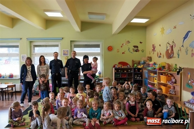 Zdjęcie w galerii na portalu naszraciborz.pl: Spotkania policjantów z przedszkolakami  wiadomości z regionu