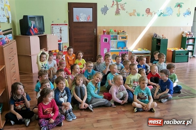 Zdjęcie w galerii na portalu naszraciborz.pl: Spotkania policjantów z przedszkolakami  wiadomości z regionu