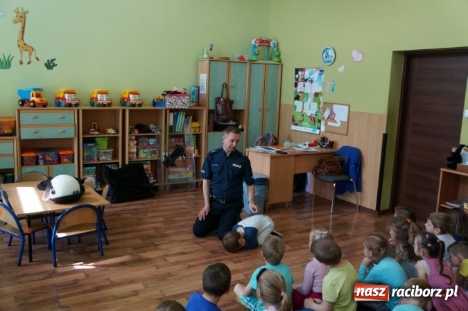 Zdjęcie w galerii na portalu naszraciborz.pl: Spotkania policjantów z przedszkolakami  wiadomości z regionu