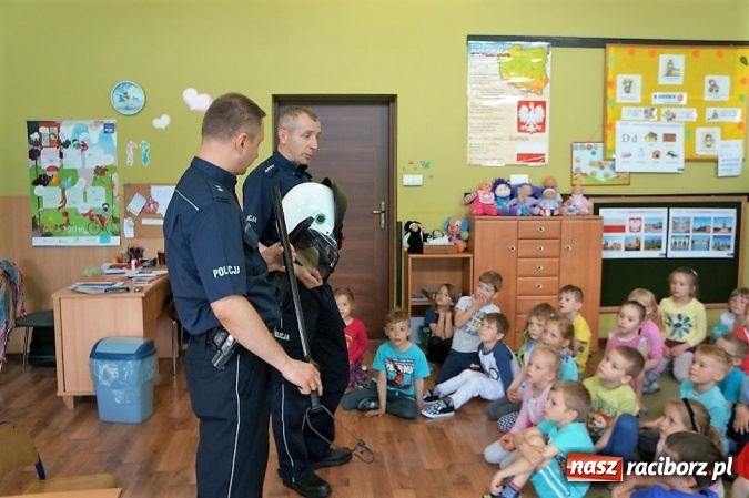 Zdjęcie w galerii na portalu naszraciborz.pl: Spotkania policjantów z przedszkolakami  wiadomości z regionu