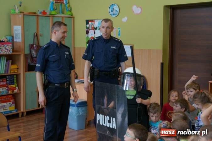 Zdjęcie w galerii na portalu naszraciborz.pl: Spotkania policjantów z przedszkolakami  wiadomości z regionu