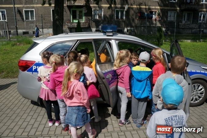 Zdjęcie w galerii na portalu naszraciborz.pl: Spotkania policjantów z przedszkolakami  wiadomości z regionu