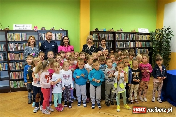Zdjęcie w galerii na portalu naszraciborz.pl: Spotkania policjantów z przedszkolakami  wiadomości z regionu