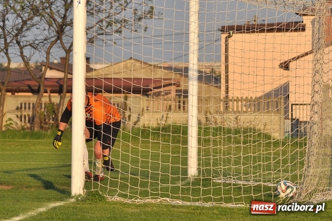 Zdjęcie w galerii na portalu naszraciborz.pl: Szczęśliwy remis Naprzodu Borucin wiadomości z regionu