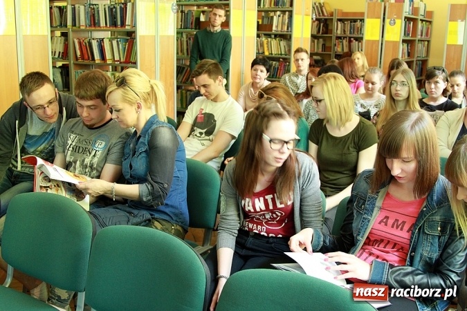 Zdjęcie w galerii na portalu naszraciborz.pl: Biblioteka raciborskiej uczelni inspiruje - spotkanie z absolwentką Agnieszką Gogolewską wiadomości z regionu