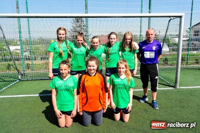 Zdjęcie w galerii na portalu naszraciborz.pl: Turniej piłki nożnej w Pietrowicach Wielkich. Piłkarki Rudnika na najwyższym stopniu podium wiadomości z regionu