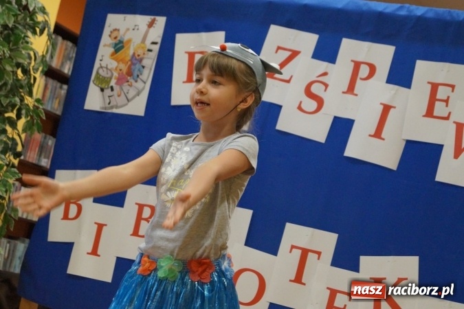 Zdjęcie w galerii na portalu naszraciborz.pl: Jury miało problem! W bibliotece w Nędzy zabłysnęły talenty   wiadomości z regionu