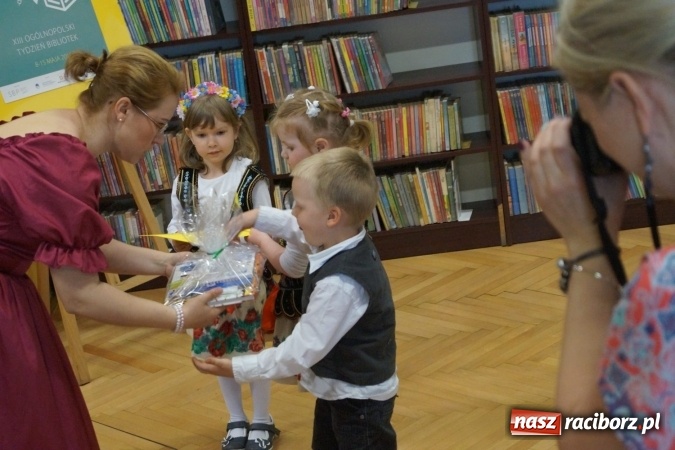 Zdjęcie w galerii na portalu naszraciborz.pl: Jury miało problem! W bibliotece w Nędzy zabłysnęły talenty   wiadomości z regionu