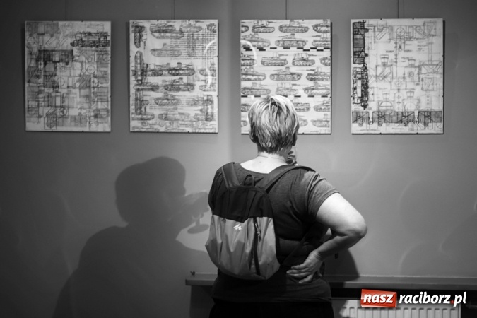 Zdjęcie w galerii na portalu naszraciborz.pl: Pociągi pod specjalnym nadzorem - grafiki dr Karoliny Stanieczek w Galerii OBOK  wiadomości z regionu